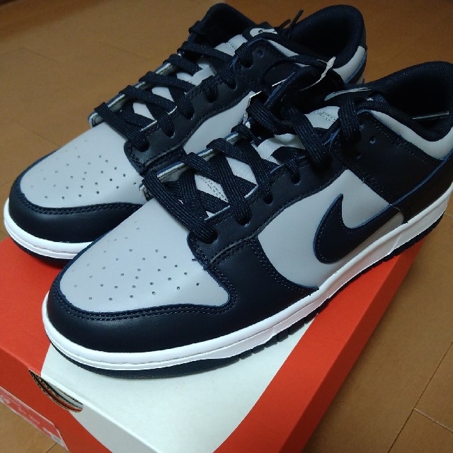 NIKE(ナイキ)のNIKE DUNK low RETRO CHAMPIONSHIP GREY メンズの靴/シューズ(スニーカー)の商品写真