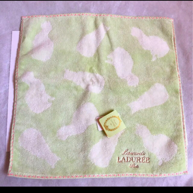 LADUREE(ラデュレ)のラデュレ　タオルハンカチ レディースのファッション小物(ハンカチ)の商品写真