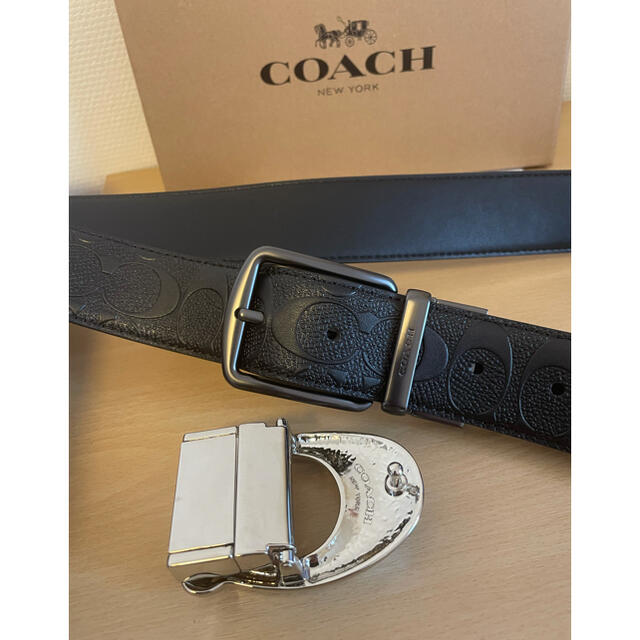 COACH(コーチ)の正規品COACHコーチ3点セットシグネチャーフリーサイズリバーシブルベルト専用箱 メンズのファッション小物(ベルト)の商品写真
