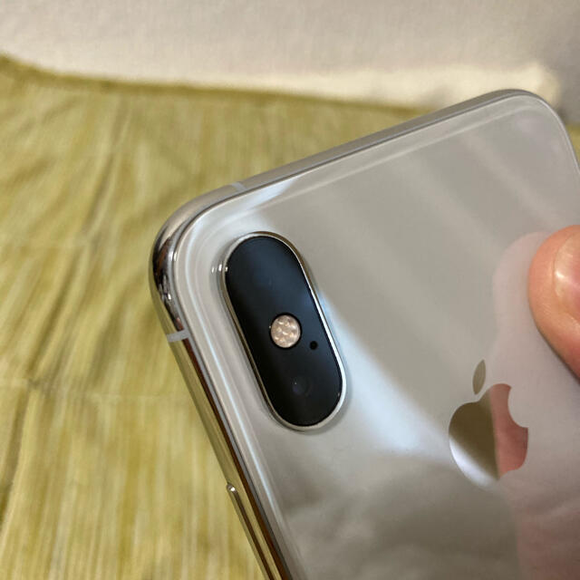 Apple(アップル)の【美品】SIMフリーiPhone XS シルバー　バッテリー80% 256GB  スマホ/家電/カメラのスマートフォン/携帯電話(スマートフォン本体)の商品写真