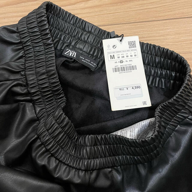 未使用タグ付き　ZARA ハーフパンツ　エコレザー　ブラック