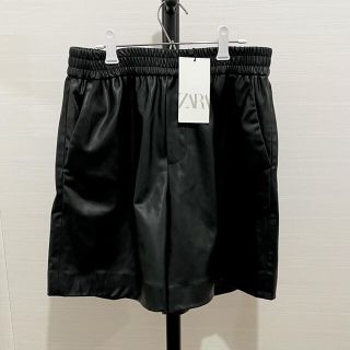 ザラ(ZARA)の未使用タグ付き　ZARA ハーフパンツ　エコレザー　ブラック(ハーフパンツ)