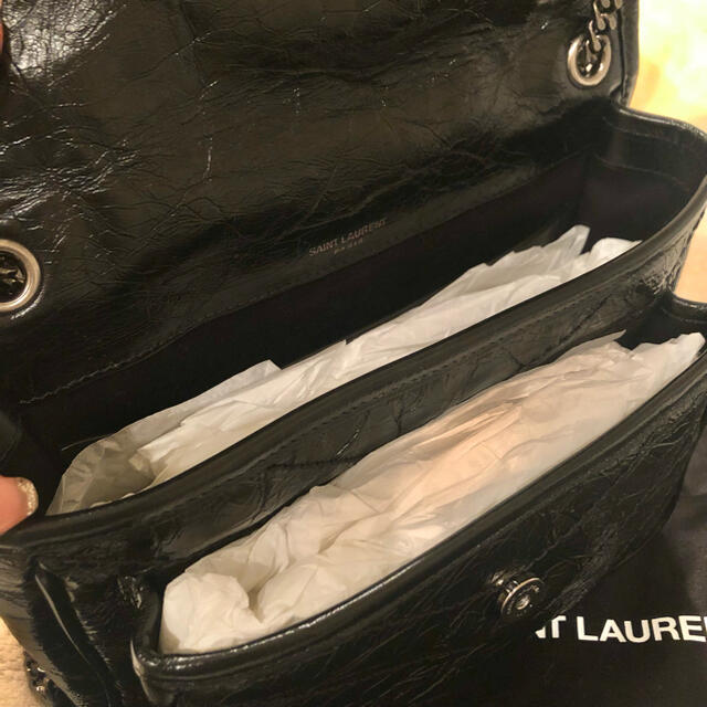 Saint Laurent(サンローラン)の【美品】SAINT LAURENT Niki レザーショルダーバッグ　正規品 レディースのバッグ(ショルダーバッグ)の商品写真