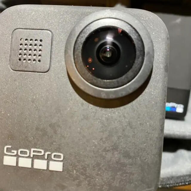 GoPro(ゴープロ)のgopro max本体、バッテリーチャージャー、バッテリー4個 スマホ/家電/カメラのカメラ(ビデオカメラ)の商品写真