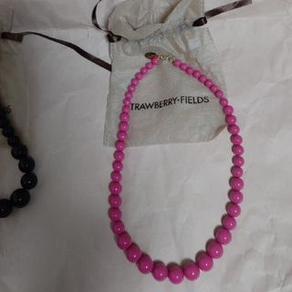 ストロベリーフィールズ(STRAWBERRY-FIELDS)のほぼ新品 ストロベリーフィールズ ネックレス♡ 濃いピンクで可愛いです♪(ネックレス)