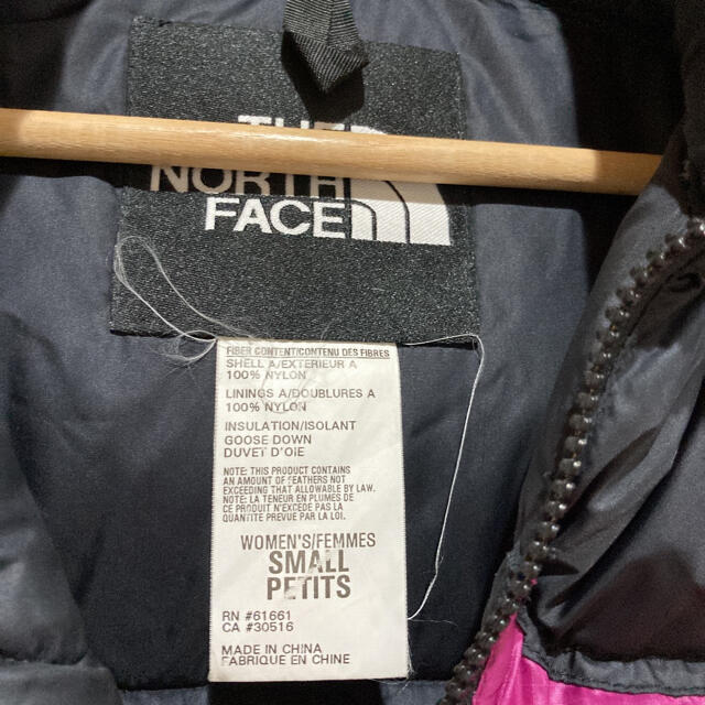 THE NORTH FACE(ザノースフェイス)の廃盤NORTH FACE ノースフェイス ヌプシ ダウンベスト ブラック×ピンク レディースのジャケット/アウター(ダウンベスト)の商品写真
