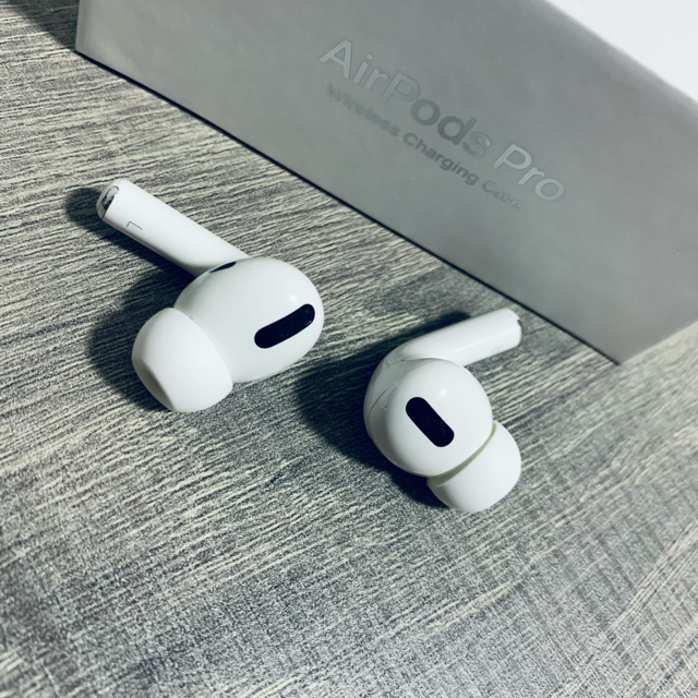 Apple(アップル)のApple AirPods Pro 両耳 スマホ/家電/カメラのオーディオ機器(ヘッドフォン/イヤフォン)の商品写真