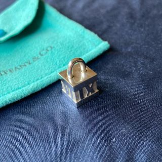 ティファニー(Tiffany & Co.)のTiffany giftbox ペンダントチャーム(チャーム)