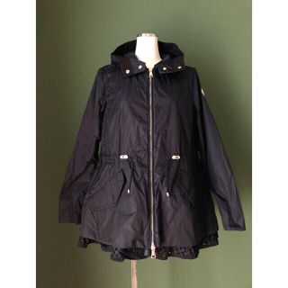 【本日限定値下げ】MONCLER ウィンドブレーカー　パーカー　トップス　上着　(ナイロンジャケット)