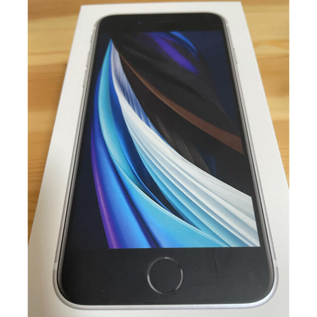 Apple(アップル)のiphone SE 64GB ホワイト　SIMフリー スマホ/家電/カメラのスマートフォン/携帯電話(スマートフォン本体)の商品写真