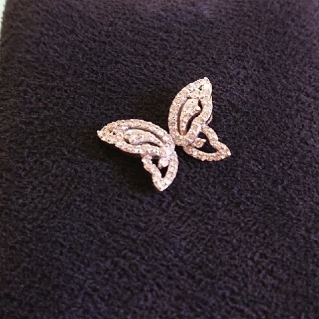 最安値    DUNOA好きに バタフライ蝶 ダイヤペンダントヘッド レディースのアクセサリー(ネックレス)の商品写真