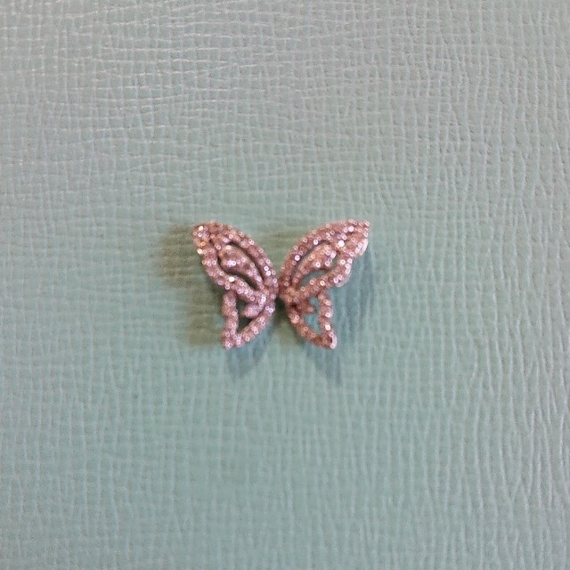 最安値    DUNOA好きに バタフライ蝶 ダイヤペンダントヘッド レディースのアクセサリー(ネックレス)の商品写真