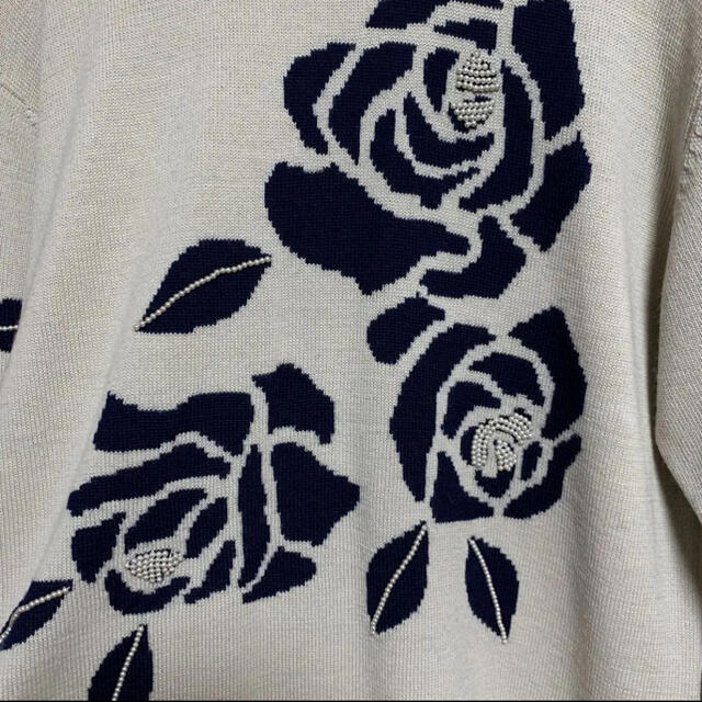 大きいサイズ　フリーサイズ　ニットセーター　青薔薇　ビジュー レディースのトップス(ニット/セーター)の商品写真