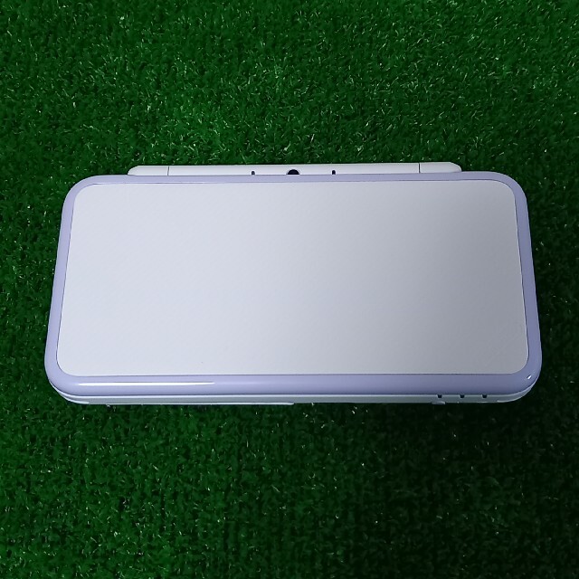 ニンテンドー2DS(ニンテンドー2DS)のNewニンテンドー2DS LL ホワイト×ラベンダー 充電用ACアダプター付き エンタメ/ホビーのゲームソフト/ゲーム機本体(携帯用ゲーム機本体)の商品写真