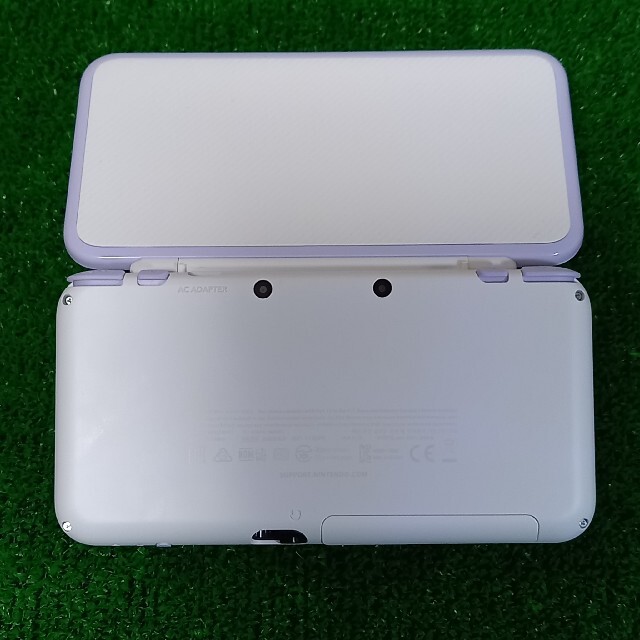 ニンテンドー2DS(ニンテンドー2DS)のNewニンテンドー2DS LL ホワイト×ラベンダー 充電用ACアダプター付き エンタメ/ホビーのゲームソフト/ゲーム機本体(携帯用ゲーム機本体)の商品写真