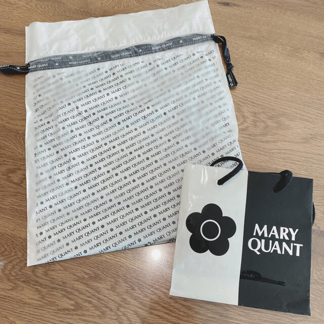 MARY QUANT(マリークワント)のMARYQUANT ポーチ　ハンカチset レディースのファッション小物(ポーチ)の商品写真