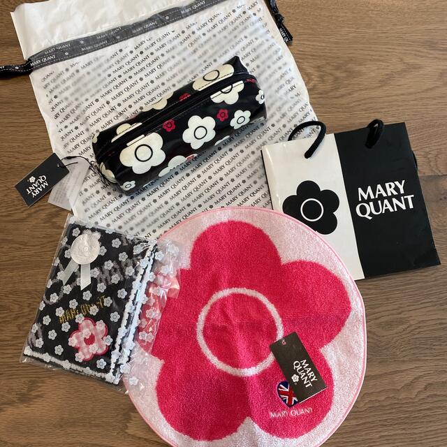 MARY QUANT(マリークワント)のMARYQUANT ポーチ　ハンカチset レディースのファッション小物(ポーチ)の商品写真