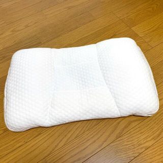 ニトリ(ニトリ)の［お値下げ］ニトリ　美品　高さ調整　10箇所まくら　パイプ(枕)