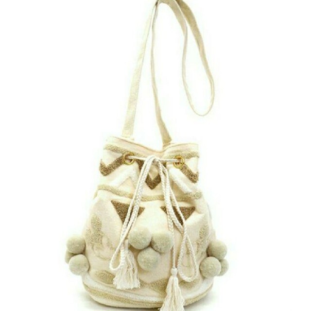 ミッキーマウス(ミッキーマウス)のアコモデ　ACCOMMODE ミッキー　ショルダーバッグ　アイボリー レディースのバッグ(ショルダーバッグ)の商品写真