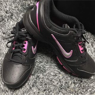 ナイキ(NIKE)のNike★スニーカー★ピンク×ブラック(スニーカー)