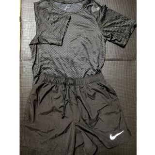 ナイキ(NIKE)のスポーツウェア 上下セット 半袖 tシャツ ショートパンツ トレーニングウェア (トレーニング用品)