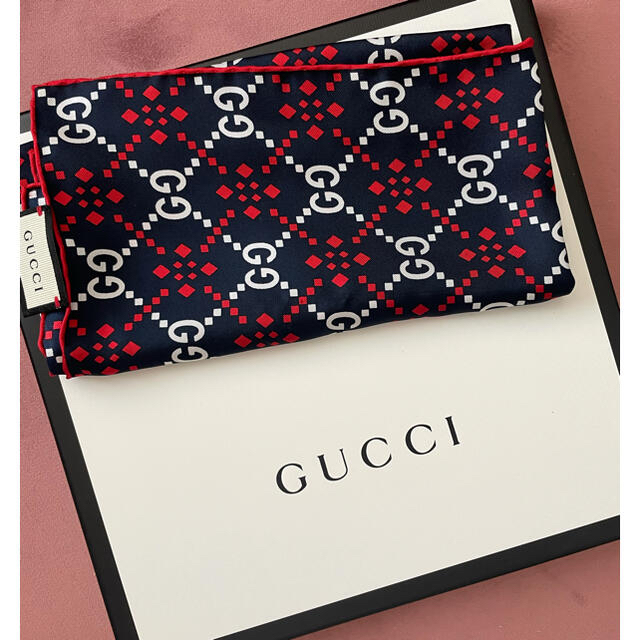 Gucci(グッチ)のGUCCスカーフ レディースのファッション小物(バンダナ/スカーフ)の商品写真