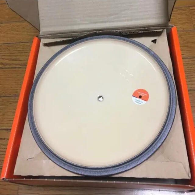 LE CREUSET(ルクルーゼ)の新品 未使用 ルクルーゼ ココットロンド 22cm レッド 4個 インテリア/住まい/日用品のキッチン/食器(鍋/フライパン)の商品写真