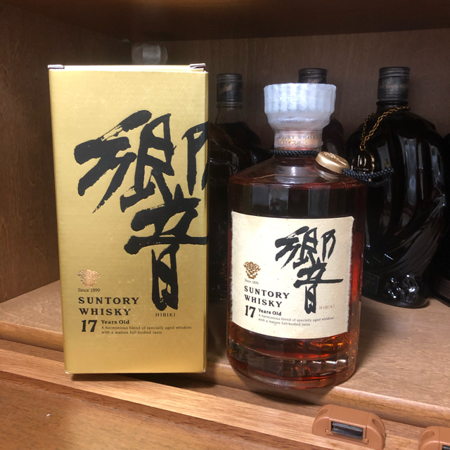 サントリー(サントリー)のサントリー 響 17年 旧ボトル 裏ゴールドラベル 700ml 箱付き3本セット 食品/飲料/酒の酒(ウイスキー)の商品写真