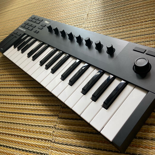 Native Instruments Komplete Kontrol M32 楽器のDTM/DAW(MIDIコントローラー)の商品写真