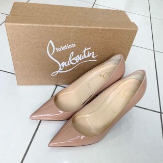 クリスチャンルブタン(Christian Louboutin)のクリスチャンルブタンベージュパテントパンプス 24cm/37.5(ハイヒール/パンプス)