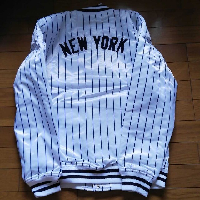 新品　ニューヨークヤンキース　白地　スタジャン　Mサイズ　ジャケット