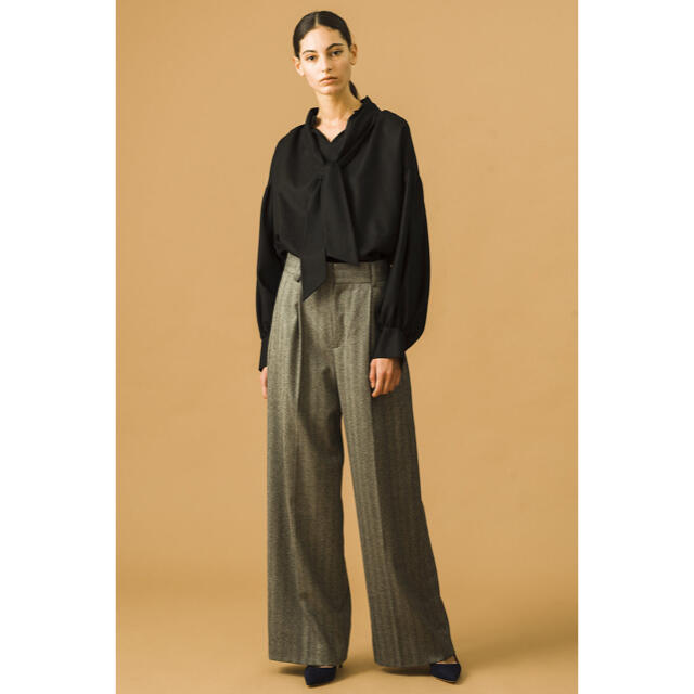 新品タグ付き】yori ぬくぬくフロントスリットレギパン 新品タグ付き】yori ぬくぬくフロントスリットレギパン
