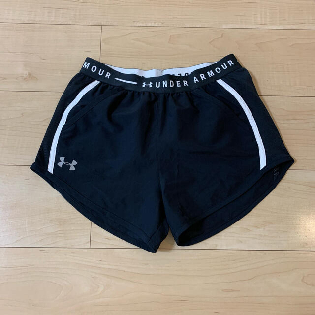 UNDER ARMOUR(アンダーアーマー)のUNDER ARMOR ショートパンツ・レディース・美品 スポーツ/アウトドアのランニング(ウェア)の商品写真