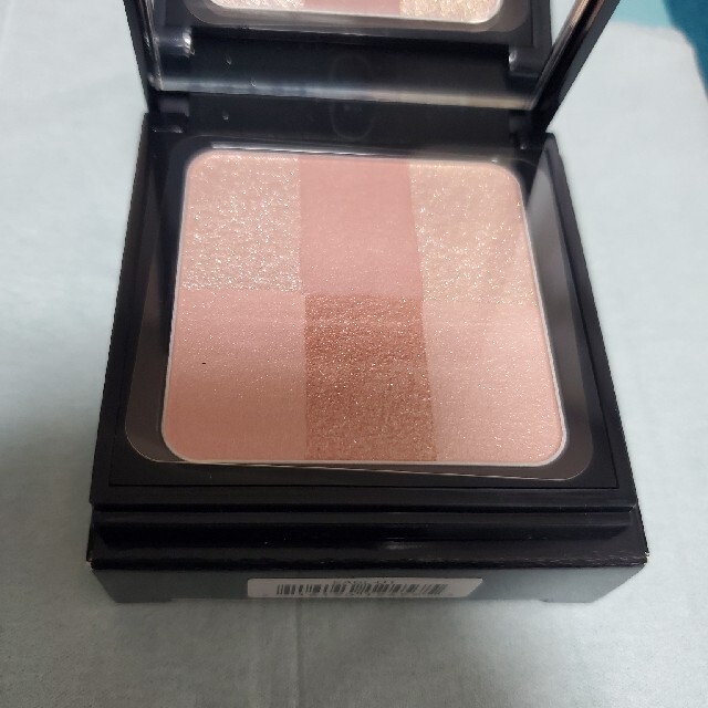 BOBBI BROWN(ボビイブラウン)のボビイブラウン ブライトニングブリック01 コスメ/美容のベースメイク/化粧品(フェイスパウダー)の商品写真