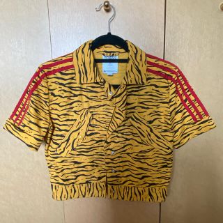 ジェレミースコット(JEREMY SCOTT)のJEREMY SCOTT X ADIDAS TIGER PRINT SHIRT(シャツ/ブラウス(半袖/袖なし))