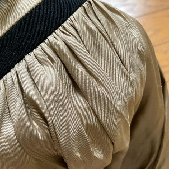 ecruefil(エクリュフィル)のエクリュフィル　サテン刺繍スカート レディースのスカート(ひざ丈スカート)の商品写真