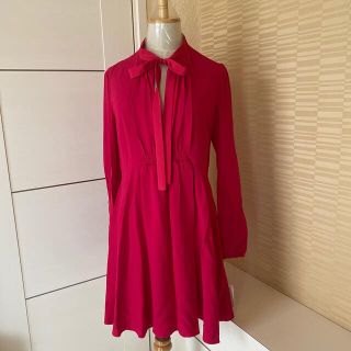 レッドヴァレンティノ(RED VALENTINO)のタグ付き　美品　RED VALENTINOワンピース38(ひざ丈ワンピース)