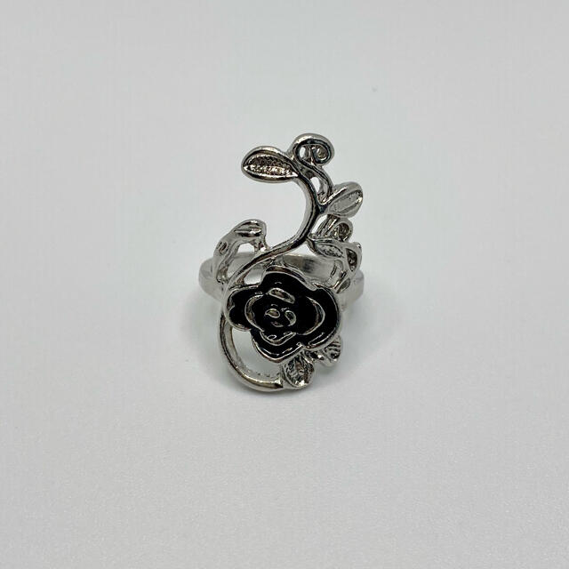 薔薇 つる バラ シルバー アンティーク調 デザイン リング レディースのアクセサリー(リング(指輪))の商品写真