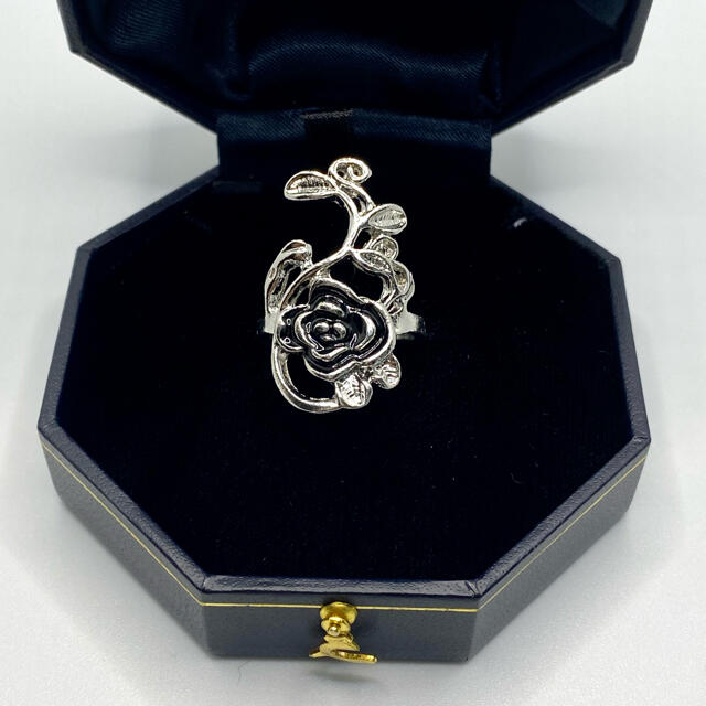 薔薇 つる バラ シルバー アンティーク調 デザイン リング レディースのアクセサリー(リング(指輪))の商品写真