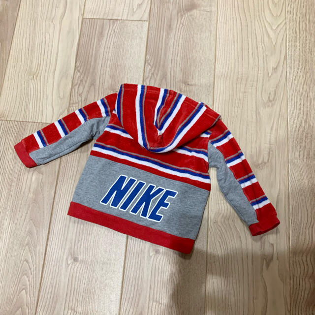 NIKE(ナイキ)のNIKE パーカー　ボーダー キッズ/ベビー/マタニティのキッズ服男の子用(90cm~)(ジャケット/上着)の商品写真