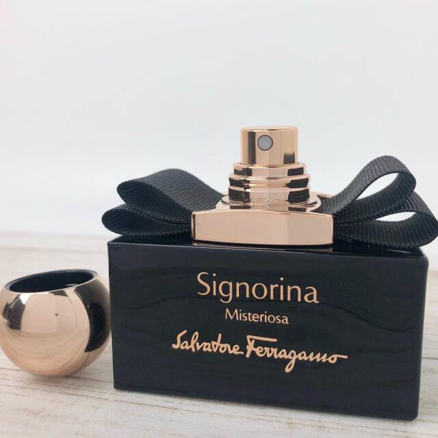 Salvatore Ferragamo(サルヴァトーレフェラガモ)の新品訳あり　サルヴァトーレ フェラガモ  シニョリーナ ミステリオーサ　EDP コスメ/美容の香水(香水(女性用))の商品写真