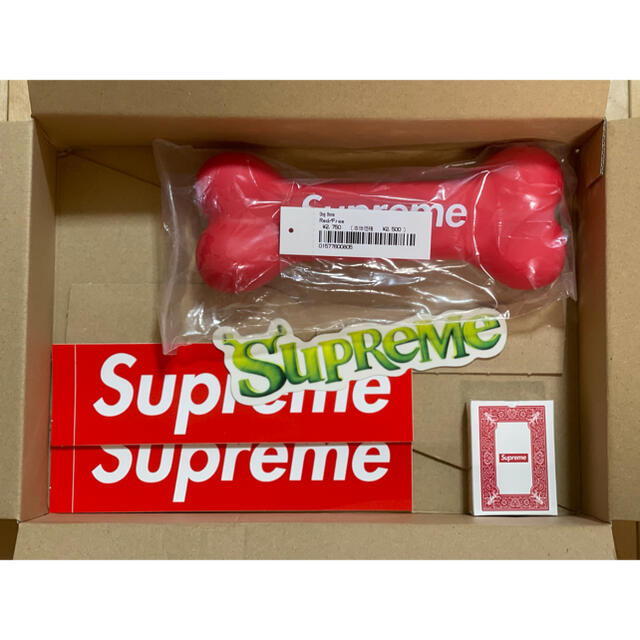 Supreme(シュプリーム)のSupreme Dog bone トランプ ステッカー その他のペット用品(犬)の商品写真