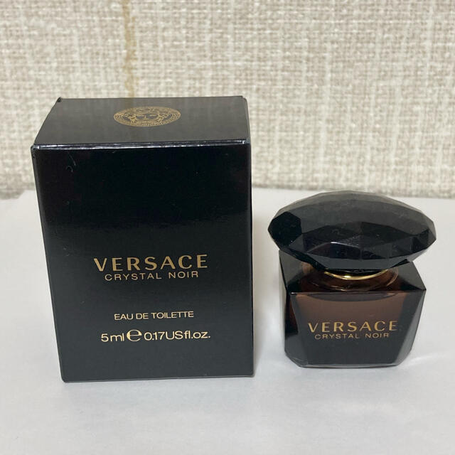 VERSACE(ヴェルサーチ)のヴェルサーチ　クリスタル　ノアール　5ml コスメ/美容の香水(香水(女性用))の商品写真