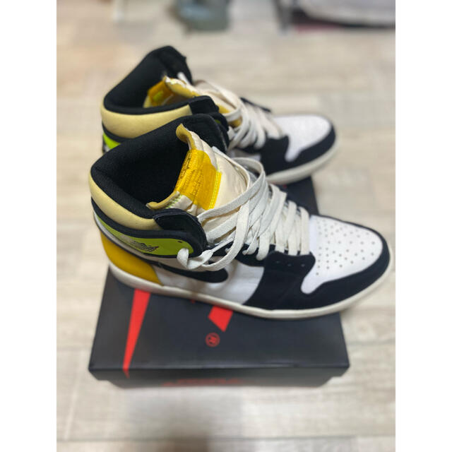 NIKE(ナイキ)のNIKE AIR JORDAN 1 HIGH OG "VOLT GOLD 28 メンズの靴/シューズ(スニーカー)の商品写真