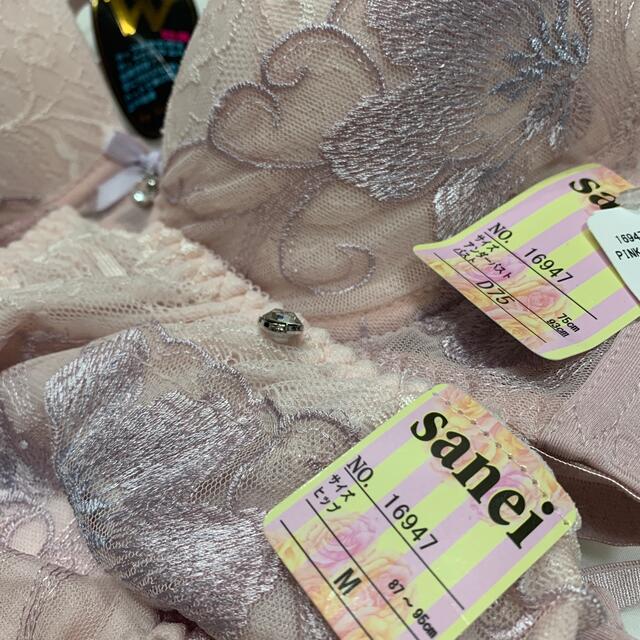 ブラ&ショーツ　ピンク系 レディースの下着/アンダーウェア(ブラ&ショーツセット)の商品写真
