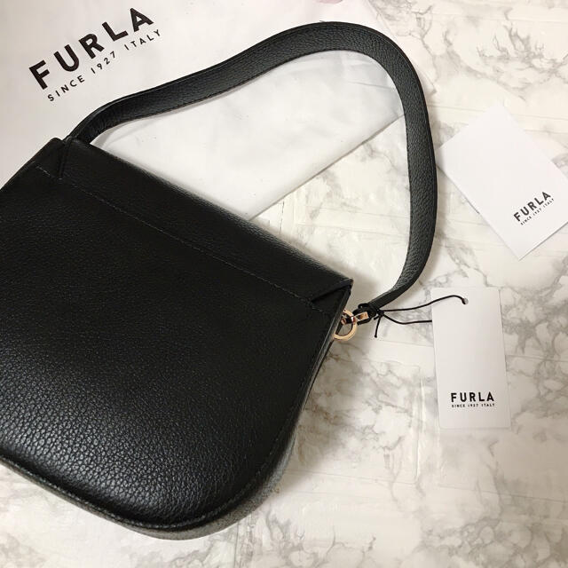 Furla(フルラ)のフルラ   FURLA furla ショルダーバッグ　斜めがけ　黒　新品 レディースのバッグ(ショルダーバッグ)の商品写真