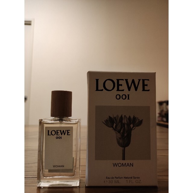 LOEWE(ロエベ)の【＠様専用】LOEWE(ロエベ) 001 ウーマン EDP(オードパルファム) コスメ/美容の香水(香水(女性用))の商品写真