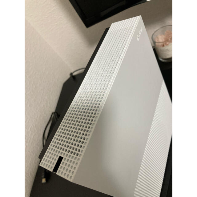 Xbox(エックスボックス)の超美品　Xbox one S 1TB ワイヤレスコントローラー2個他 エンタメ/ホビーのゲームソフト/ゲーム機本体(家庭用ゲーム機本体)の商品写真