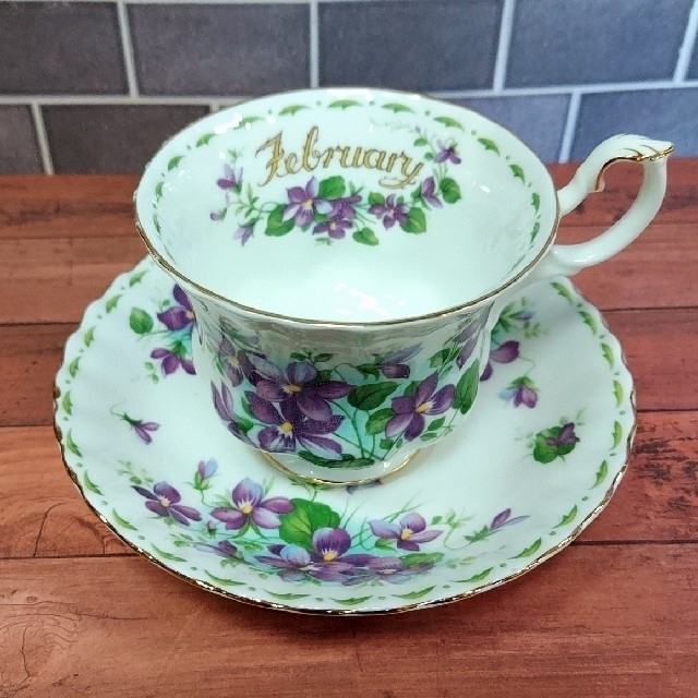 ROYAL ALBERT ☆ 2月 カップ & ソーサー