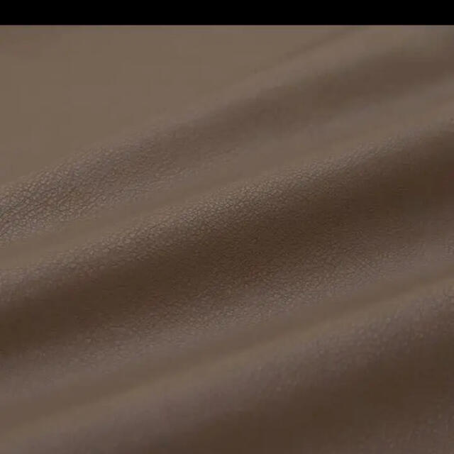 GU(ジーユー)のフェイクレザー　フレア　ミディスカート　　GU  レディースのスカート(ロングスカート)の商品写真